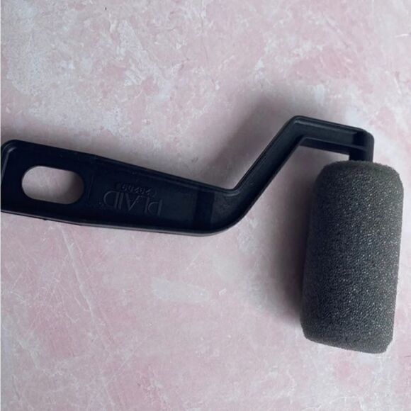 Metal Scraper with orange rubber & sponge roller - Picture 3 of 4